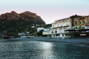 Front of property – evening/night - Taverna del Capitano (Massa Lubrense)