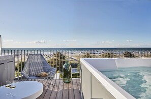 Sky Suite with rooftop Terrace, Whirlpool and Sea View