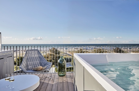 Sky Suite with rooftop Terrace, Whirlpool and Sea View | 1 bedroom, premium bedding, free minibar items, in-room safe