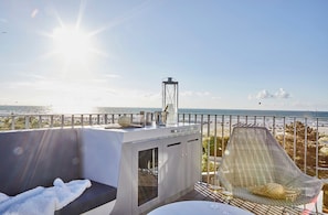 Sky Suite with rooftop Terrace, Whirlpool and Sea View | Ylelliset vuodevaatteet, minibaari (osa tuotteista ilmaisia)