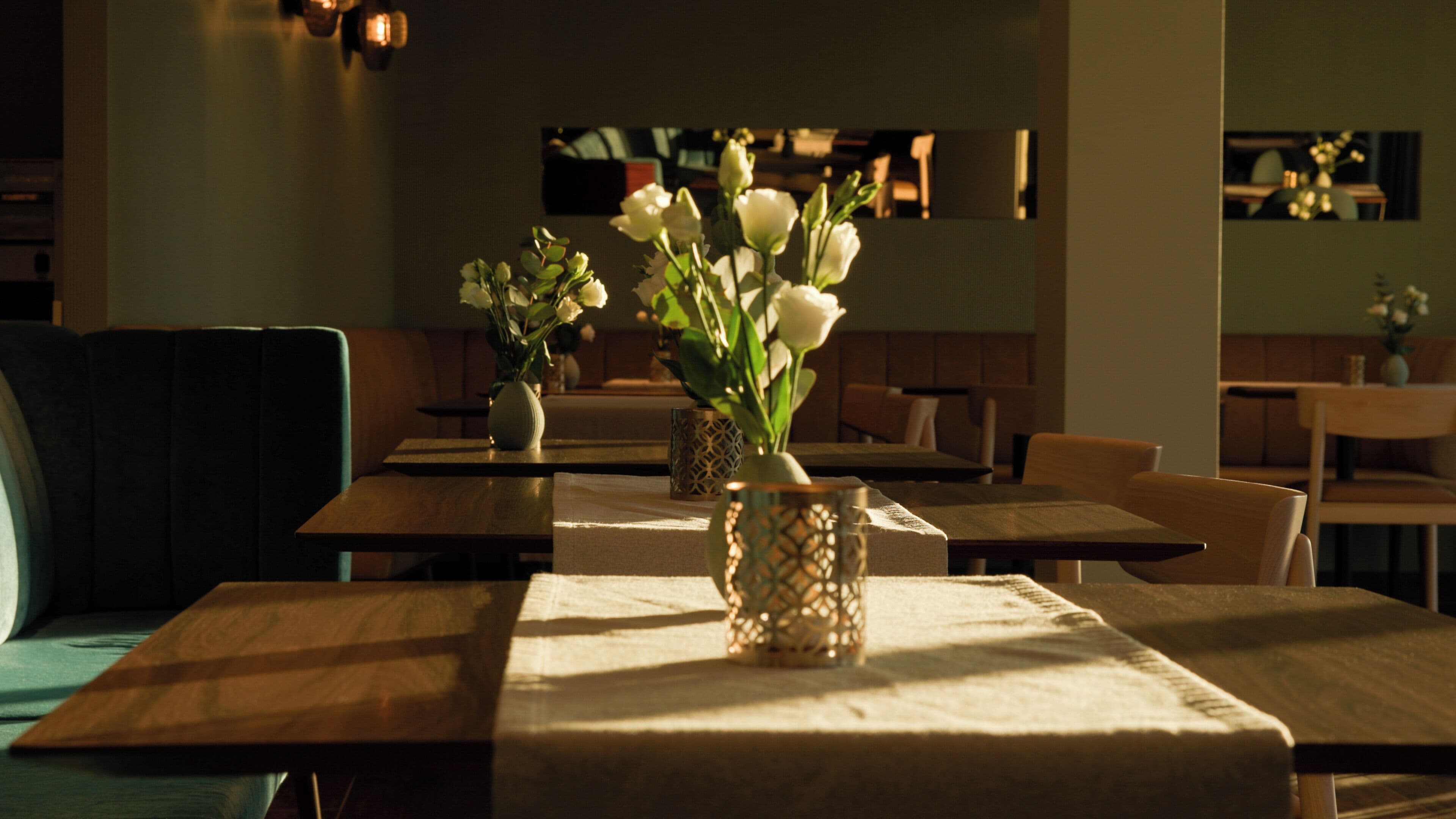 Tägliches Frühstücksbuffet (24.90 EUR pro Person)