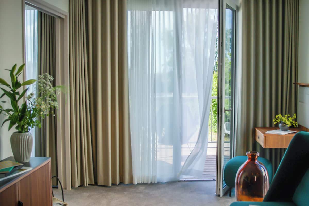 1 bedroom, premium bedding, free minibar items, in-room safe