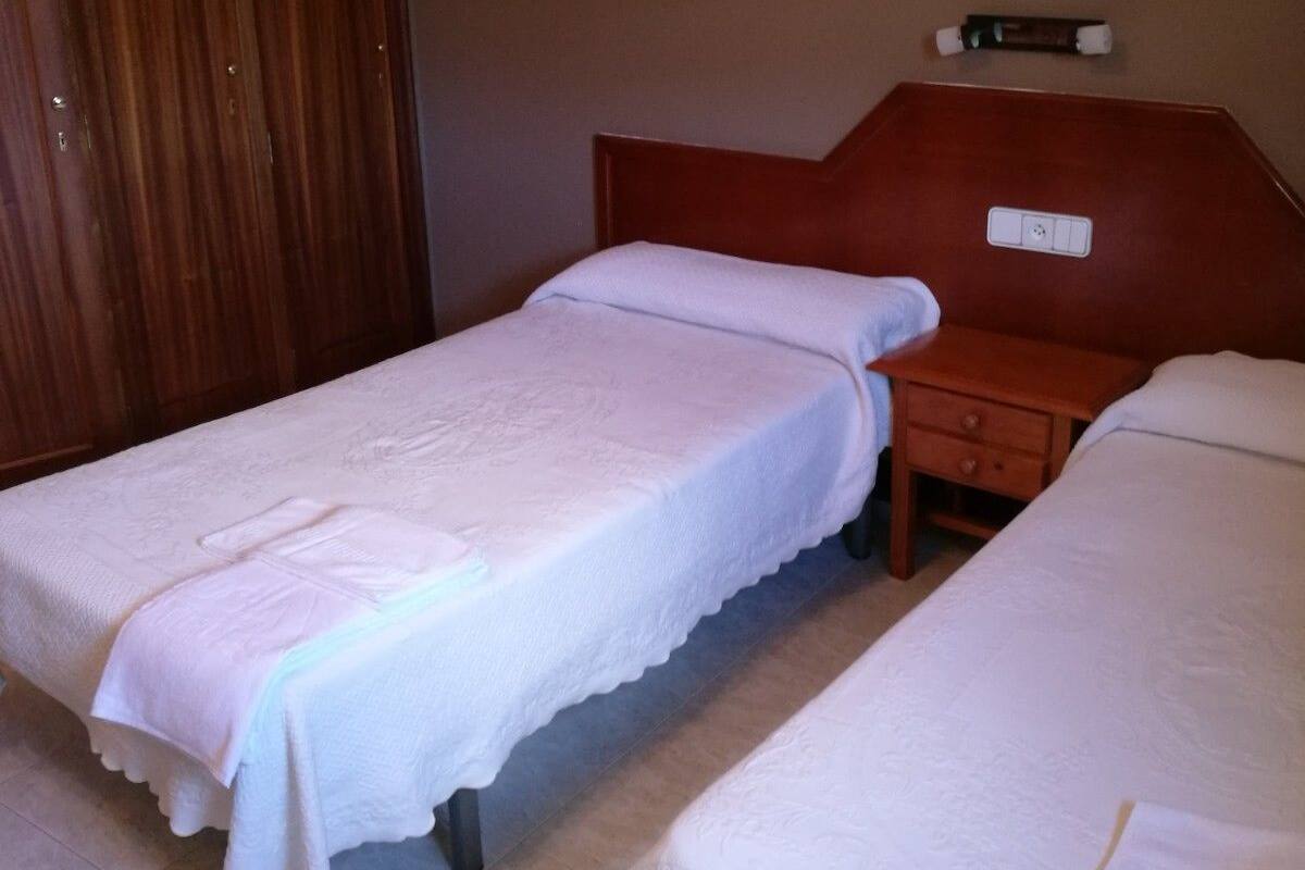 Basic Double Room, 2 Twin Beds | Blackout drapes, free WiFi