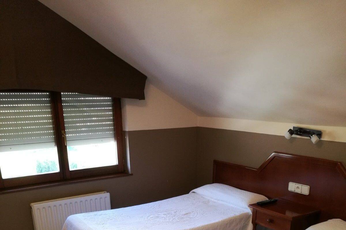 Comfort Room | Blackout drapes, free WiFi