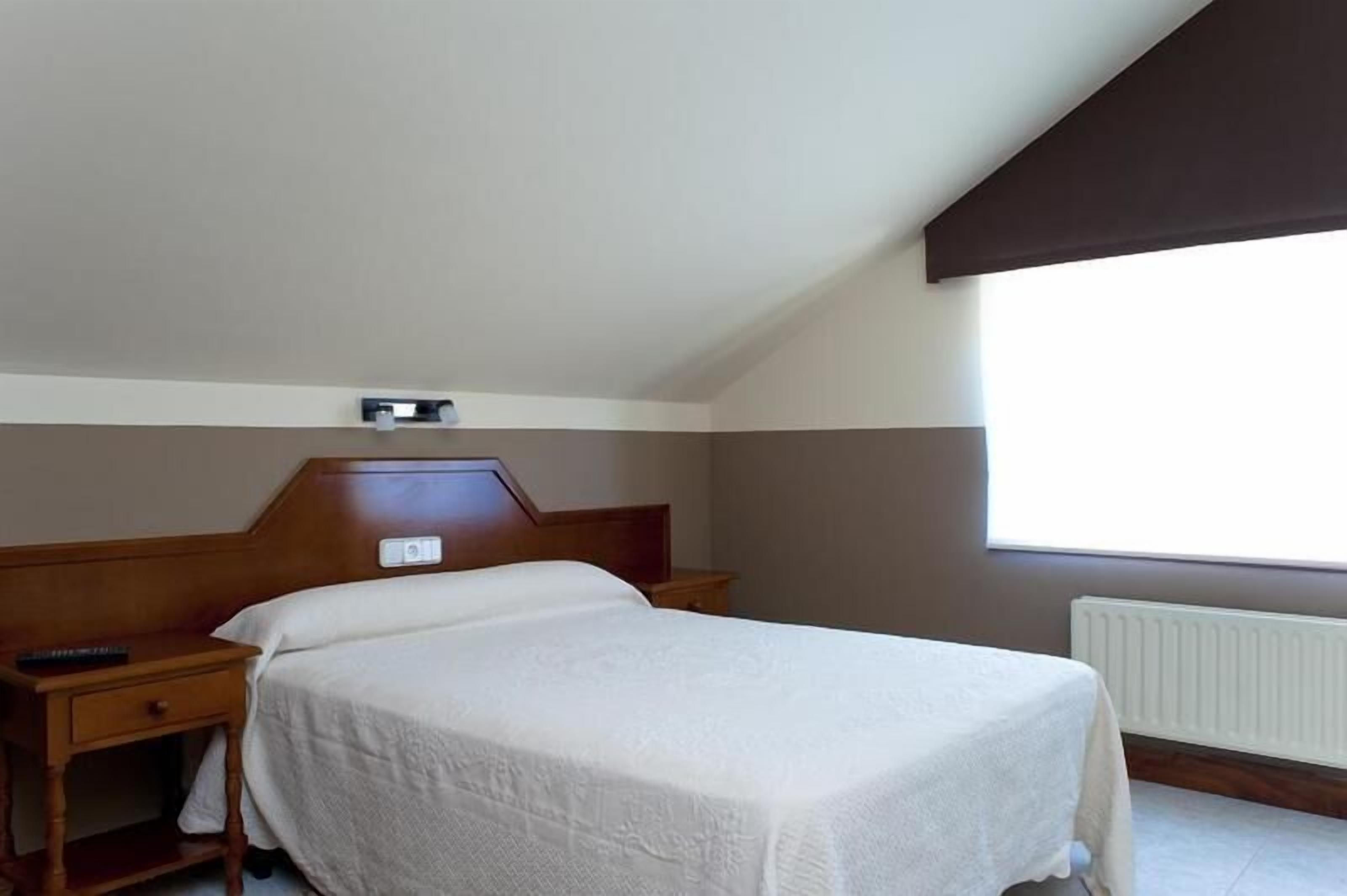 Comfort Single Room | Blackout drapes, free WiFi