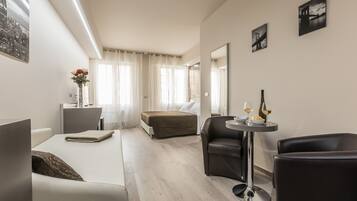 Minibar, skrivbord, ljudisolering och barnsängar