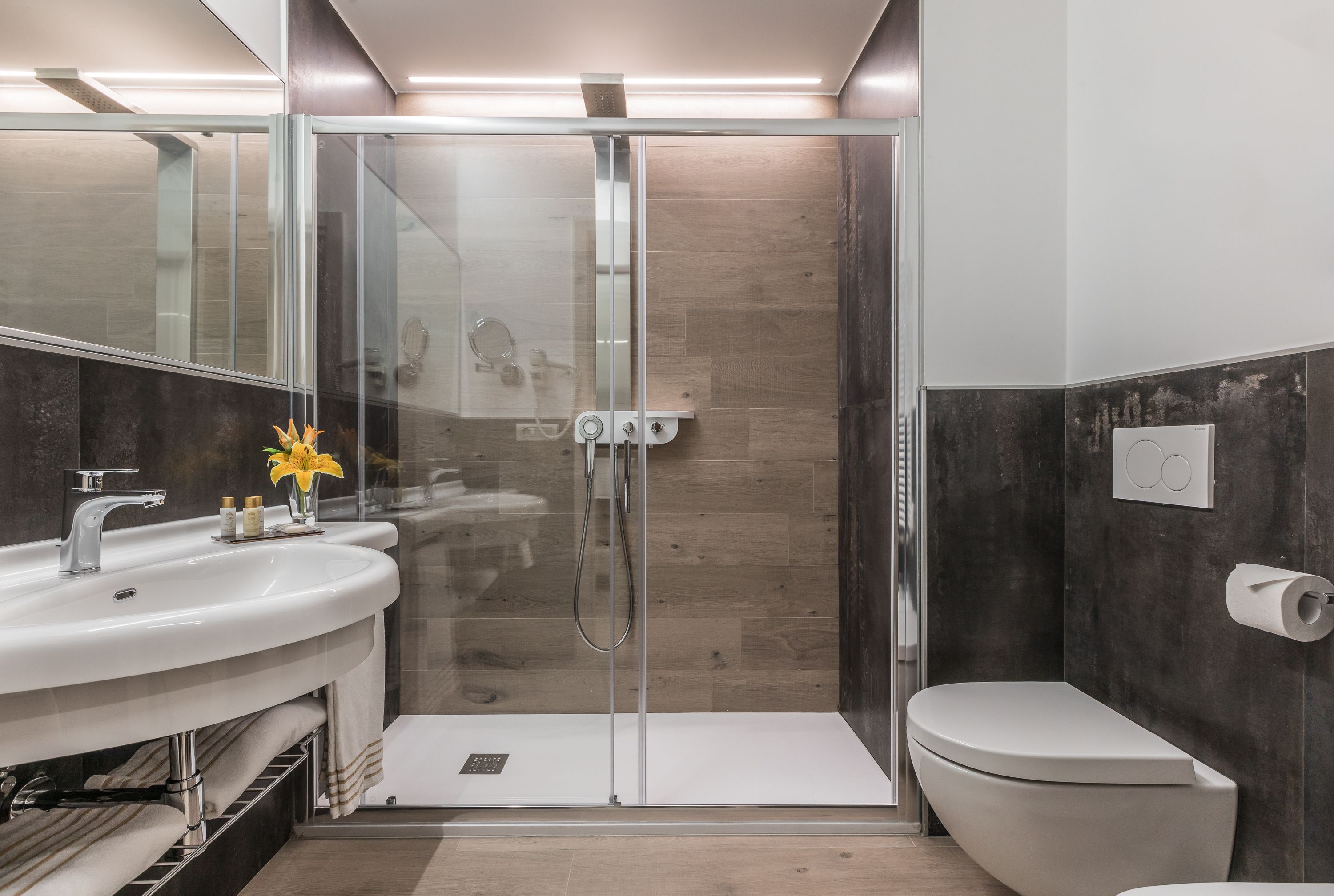 Regadera, amenidades de baño gratuitas, secadora de cabello, bidet 