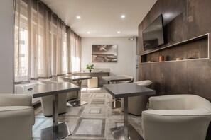 Chambre Simple Deluxe | Coin salon dans le hall