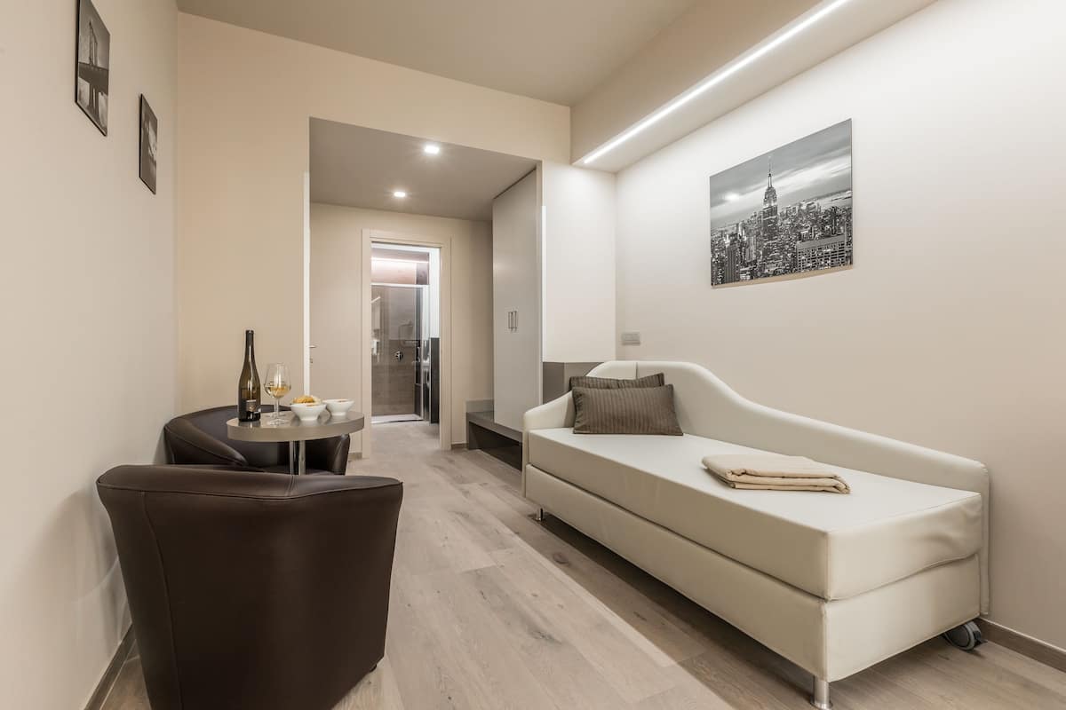 Deluxe-Vierbettzimmer | Wohnbereich