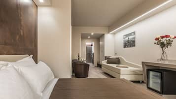 Minibar, desk, soundproofing, cots/infant beds