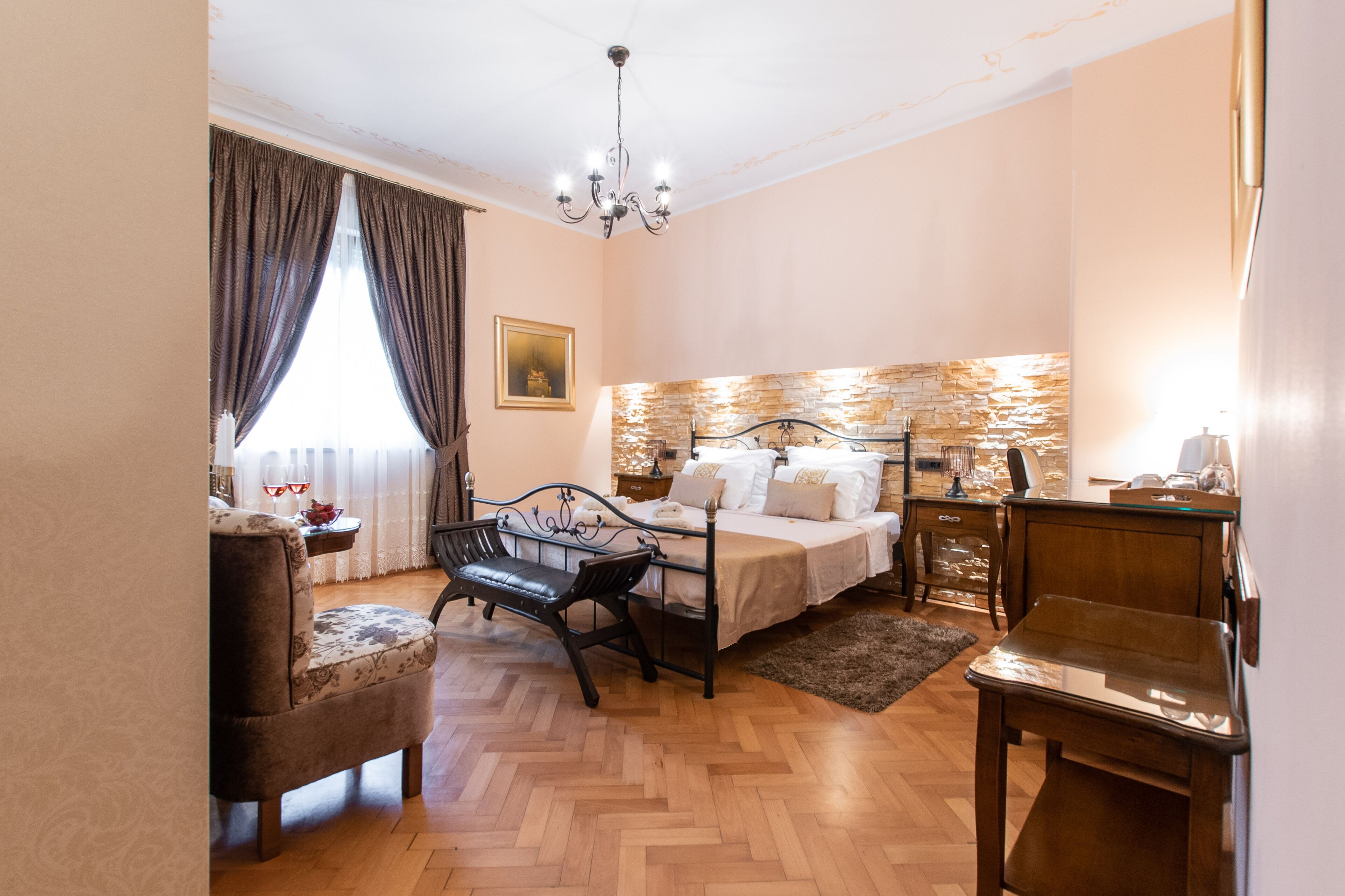 Deluxe Double Room | Minibar, in-room safe, desk, blackout curtains
