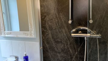 Comfort Double Room, Garden View | Bathroom