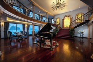 Breakfast, lunch, dinner and brunch served - Le Theatre Cruise (Ha Long)
