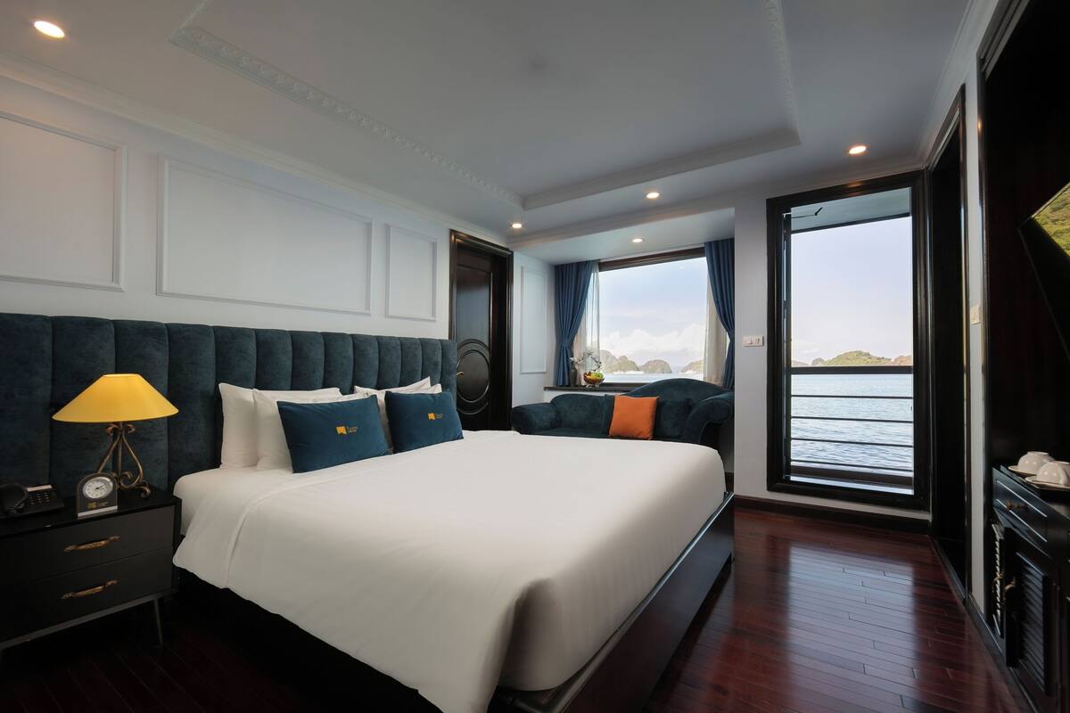 Premium bedding, minibar, in-room safe, desk