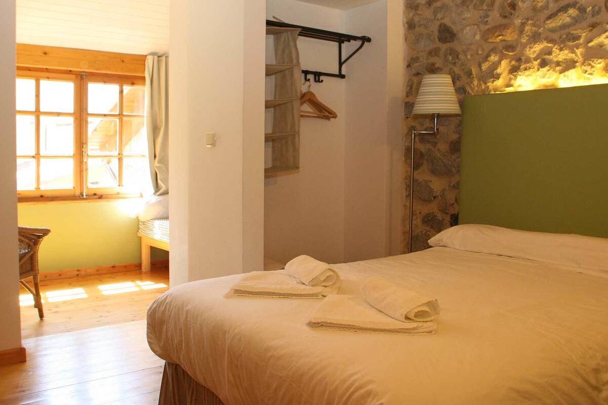 Cunas gratuitas, wifi gratis y ropa de cama