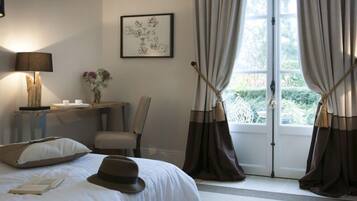 Double Room (Clair-Obscur) | Premium bedding, desk, blackout curtains, soundproofing