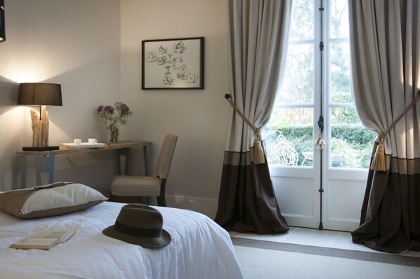 Double Room (Clair-Obscur)