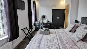 Deluxe Double or Twin Room, Ensuite | Premium bedding, individually furnished, desk, laptop workspace