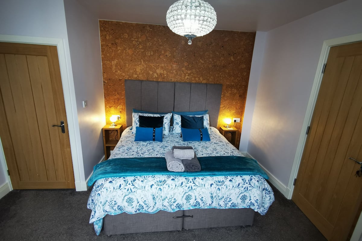 Family Suite, 2 Bedrooms, Private Bathroom | Premium bedding, desk, laptop workspace, soundproofing