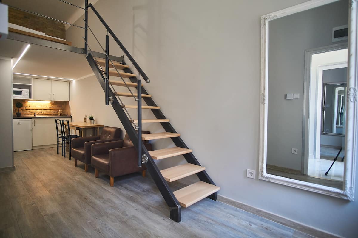 Appartamento City, 1 letto queen, non fumatori | 1 camera, Wi-Fi gratuito, lenzuola