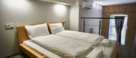 City Apartment, 1 Queen Bed, Non Smoking | 1 bedroom, free WiFi, bed sheets