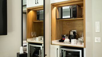 Quarto casal luxo | Roupas de cama premium, frigobar, cofres nos quartos, escrivaninha