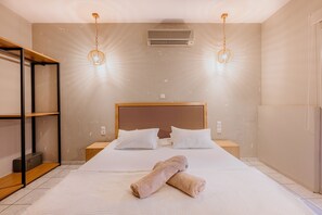 標準開放式客房 | 迷你吧、房內夾萬、書桌、手提電腦工作空間