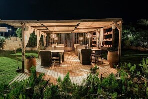 Outdoor dining - Iphigenia Mythic Retreat (Hersonissos)
