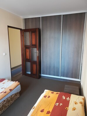 Business-Apartment, 2 Schlafzimmer, Kochnische, Blick auf den Innenhof