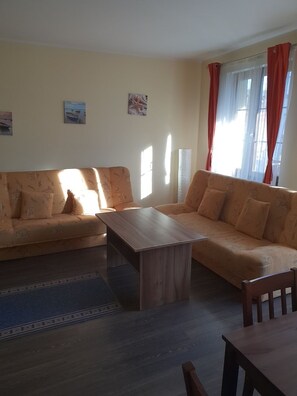 Economy-Apartment, 2 Schlafzimmer, Kochnische, Blick auf den Innenhof