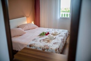 Quarto casal econômico, 1 quarto, vista para o mar | Wi-Fi de cortesia, roupa de cama