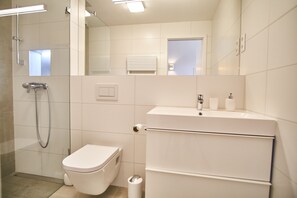 Deluxe Apartment, 1 Queen Bed, Non Smoking | Bathroom | Shower, hair dryer, towels - K35 Apartment Budapest (Budapest)