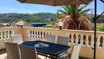 Basic Double Room, 2 Bedrooms, Sea View | Free WiFi, bed sheets