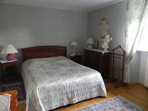 Habitación doble Confort | Camas extra, wifi gratis y ropa de cama