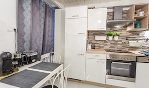 Design Apartment, Multiple Beds, Non Smoking | Private kitchen | Full-size fridge, microwave, oven, stovetop