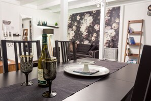 Design Apartment, Multiple Beds, Non Smoking | In-room dining