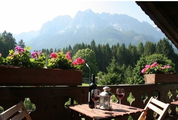 Suite familiale, vue sur la montagne | Vue du balcon