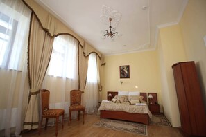 Suite | Planxa i posts de planxar, bressols, wifi gratuïta i roba de llit 