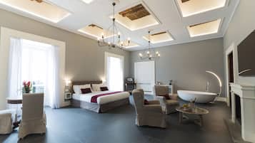 Suite, 1 King Bed, Bathtub