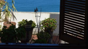 Unclassified image, 3 of 61, button - Aux 3 Portes (Tangier)