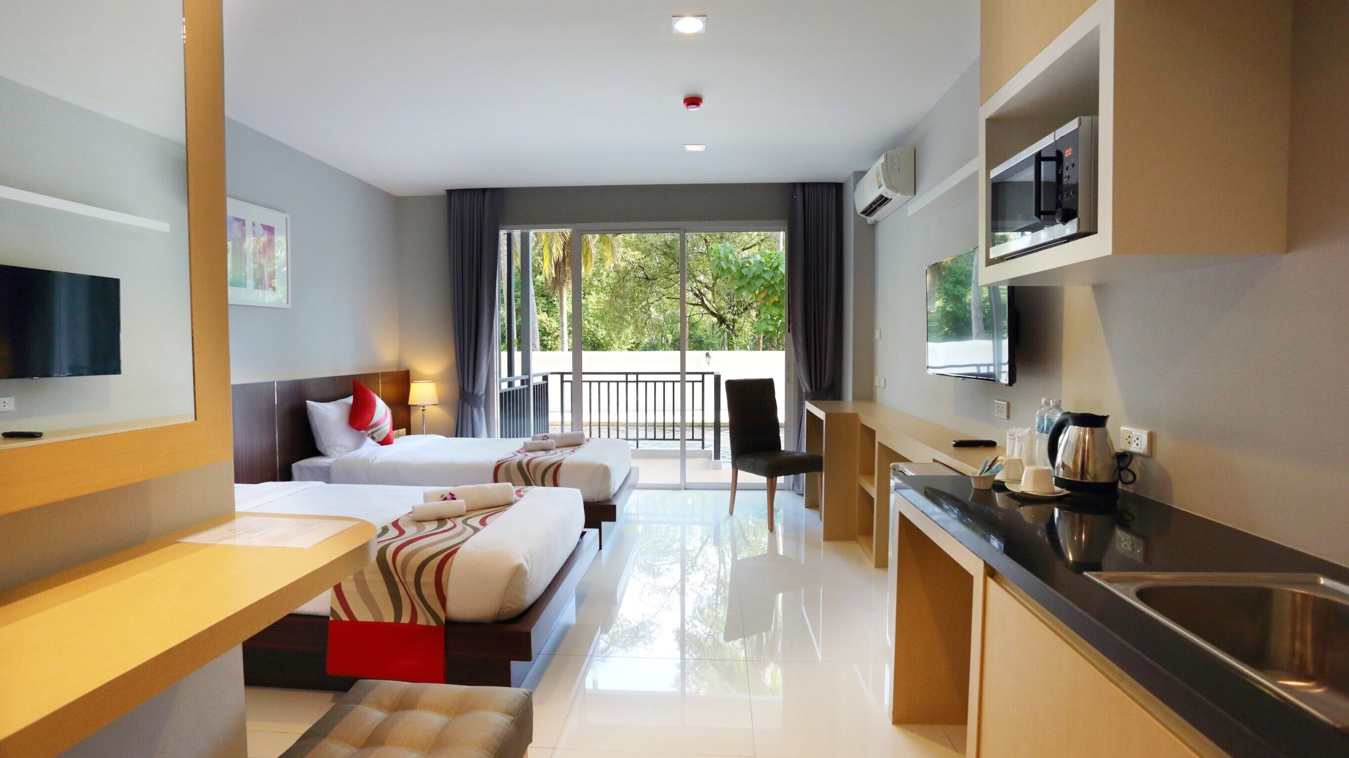 Deluxe Twin Room | Meja, kalis bunyi, katil lipat simpan/tambahan, Wi-fi percuma 