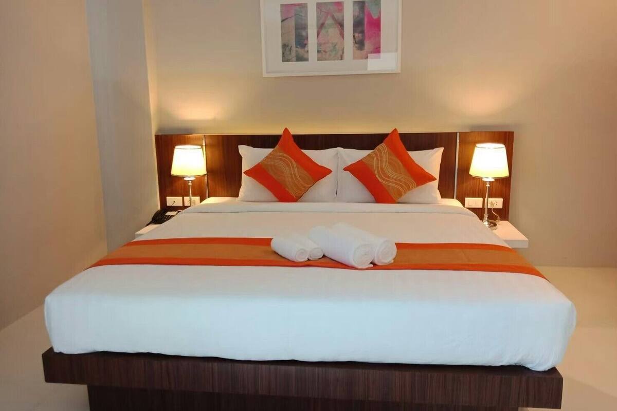 Deluxe Double Room, Pool Access | Desk, soundproofing, rollaway beds, free WiFi