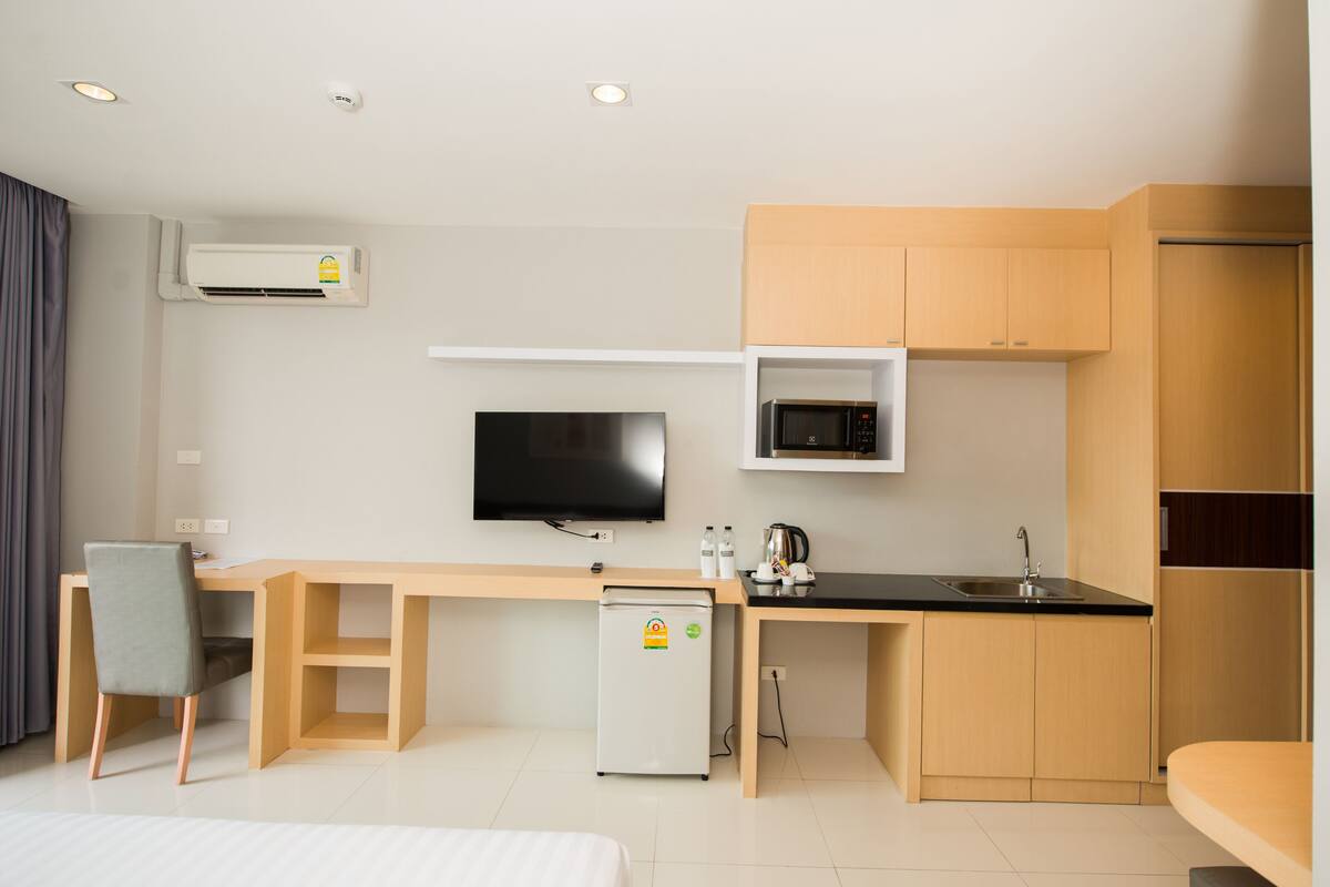 Deluxe Double Room | Television