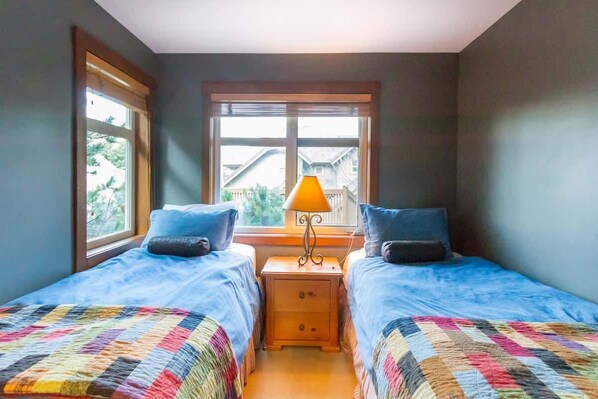 3 chambres, fer et planche à repasser, accès au Wi-Fi (inclus)