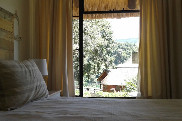 Decoración personalizada, muebles diferentes y wifi gratis