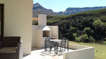 Family Cottage, 2 Bedrooms, Mountain View | Terrace/patio