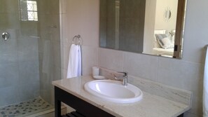 Family Cottage, 2 Bedrooms, Mountain View | Bathroom | Towels - Ledges Retreat (Jagersrust)