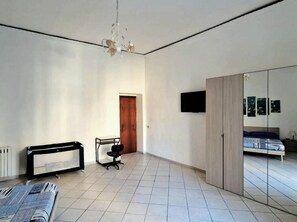 Family Apartment, 3 Bedrooms, Balcony, City View | 2 bedrooms, desk, iron/ironing board, free WiFi