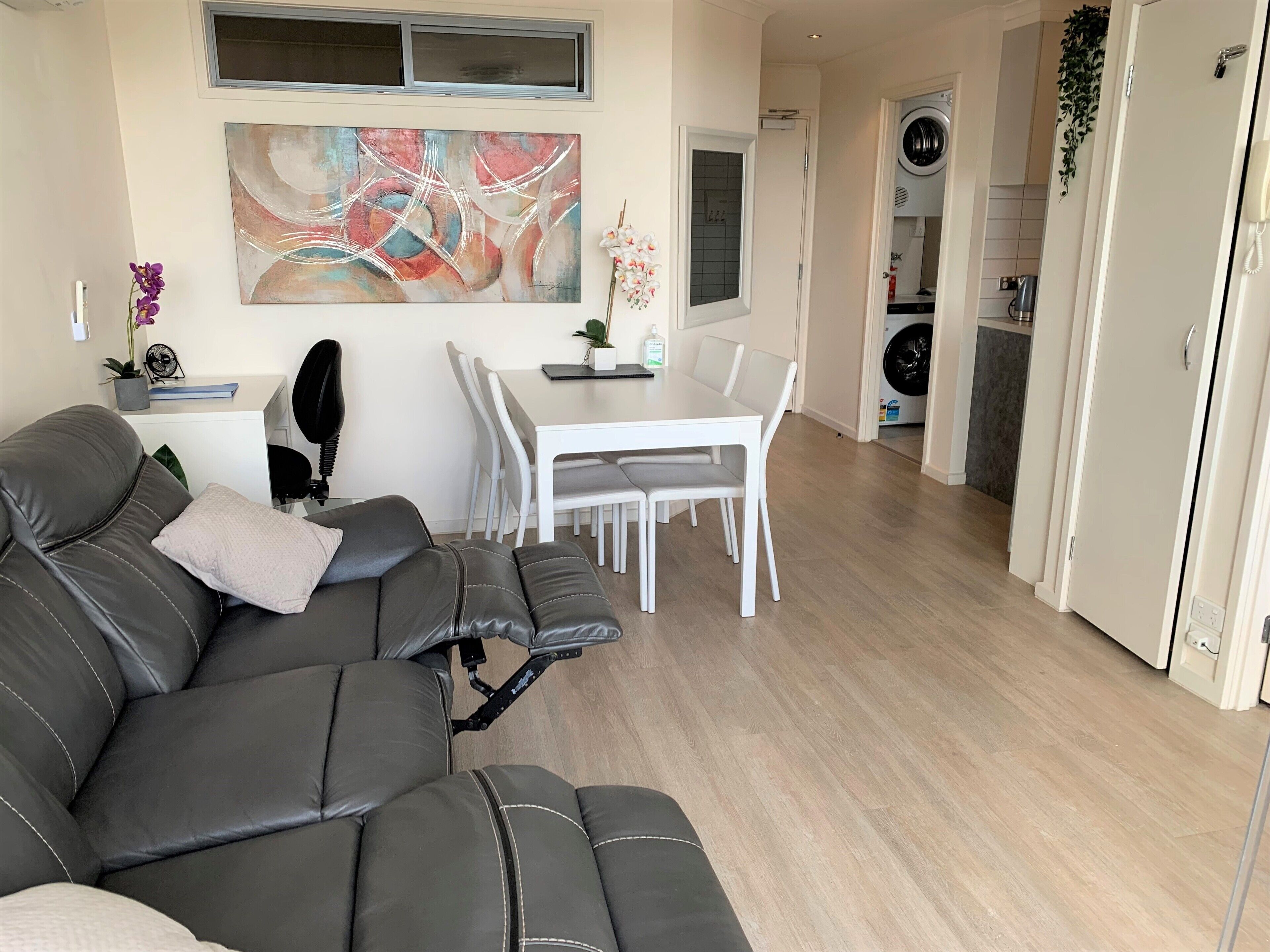 Onsite Parking, 2 Keys, Self Check in