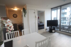 Interior - Onsite Parking, 2 Keys, Self Check in (West Melbourne)